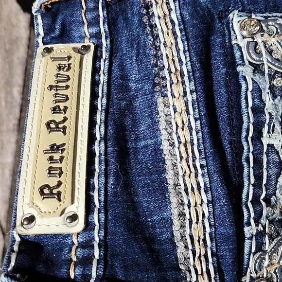 ROCK REVIVAL DELLAH EASY EMBROIDERED RHINESTONES SEQUINS FAUX-FLAP DENIM SHORTS - Picture 4 of 16